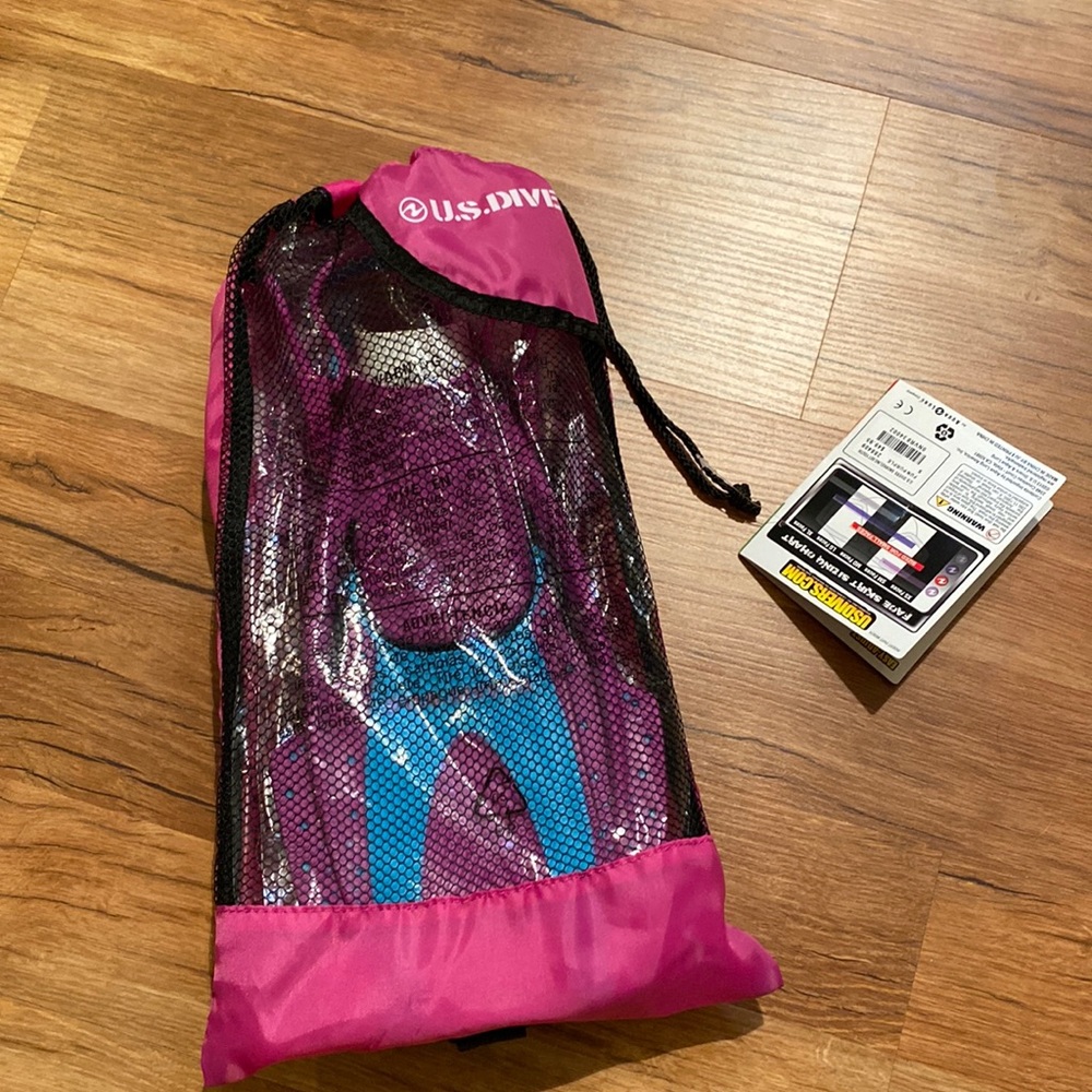 NWT U.S. Divers Fins and Bag. Used Mask and Snorkel.